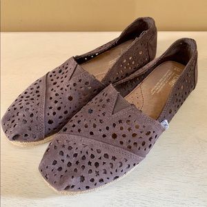 Toms Taupe perforated leather classics Size 9